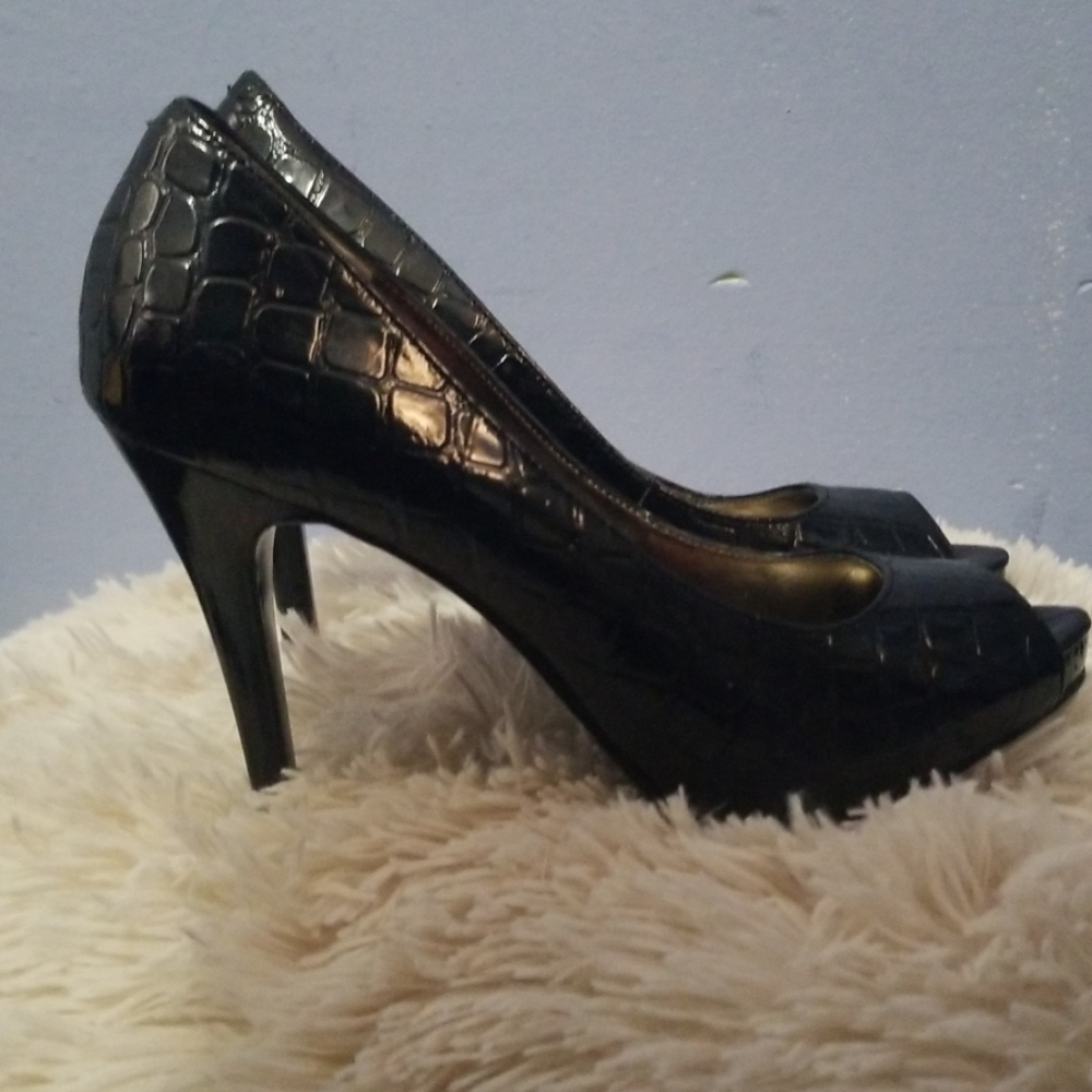 Heels - Picture 2 of 5